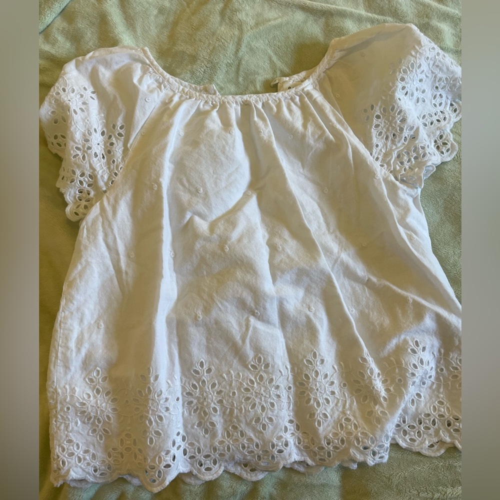 Pretty white top Gap Kids size Medium